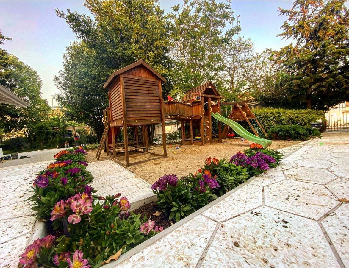 Friends Family Hotel Lozenec Kültér fotó